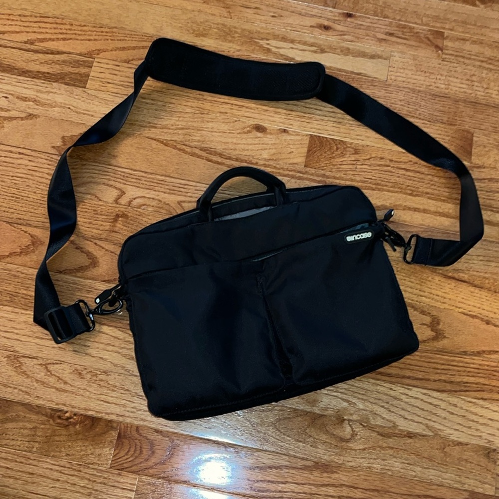 INCASE LAPTOP BAG